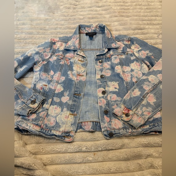 Floral Jean jacket by Harold’s - Picture 4 of 5